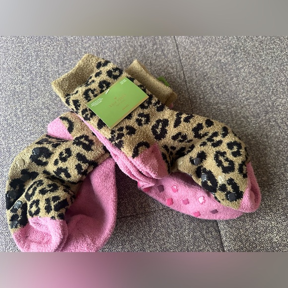 NWT Kate Spade 4 pack Leopard and Pink Socks with Spade Grips - One Size 4-10 - Picture 3 of 7
